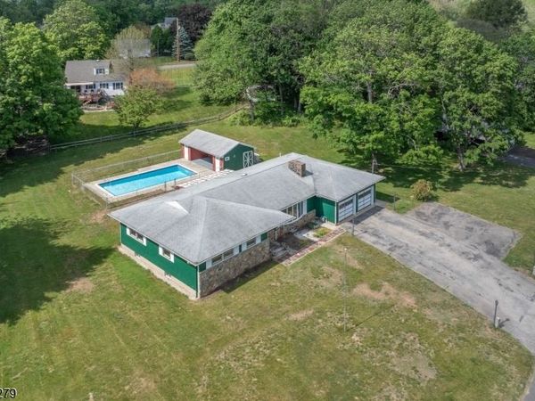 7 Mosle Rd, Peapack Gladstone, NJ 07934