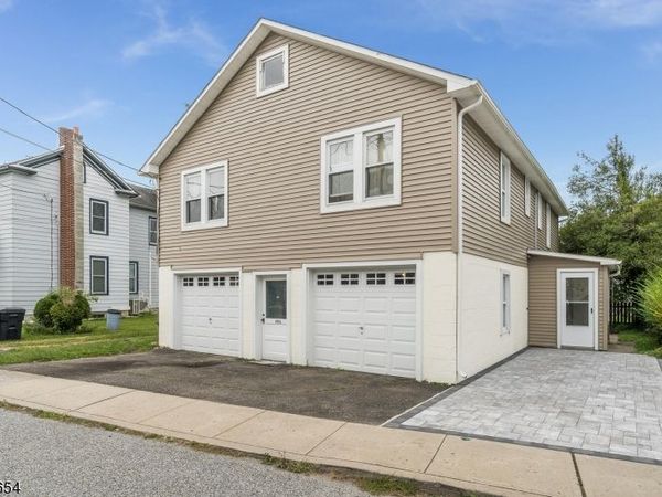 66 Carpenter St, Milford, NJ 08848