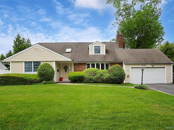 30 Todd Drive E, Glen Head, NY 11545