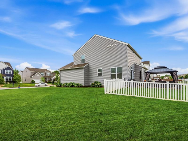 1275 Meadow View Drive, Marysville, OH 43040 Photo 11