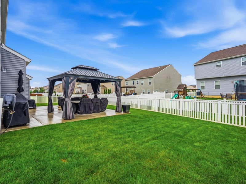 1275 Meadow View Drive, Marysville, OH 43040 Photo 3