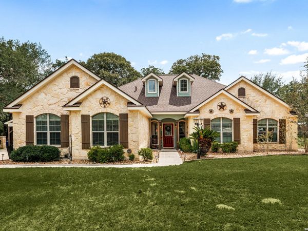 304 Forest Country Dr, La Vernia, TX 78121
