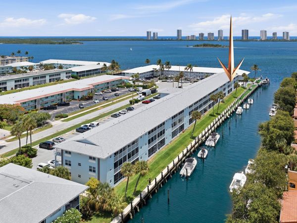 120 Lehane Terrace, Unit 202, North Palm Beach, FL 33408