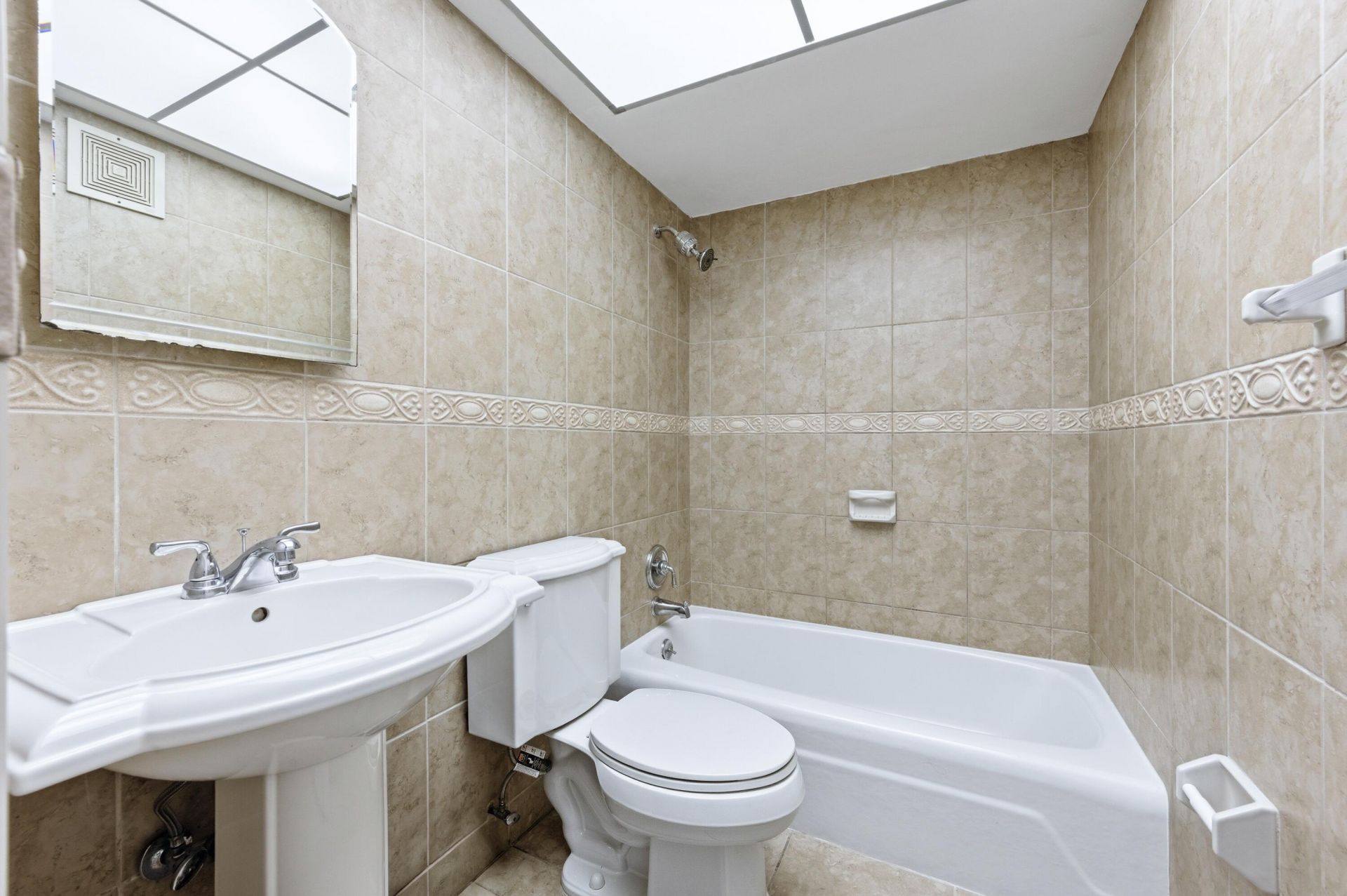 120 Lehane Terrace, Unit 202, North Palm Beach, FL 33408 Photo