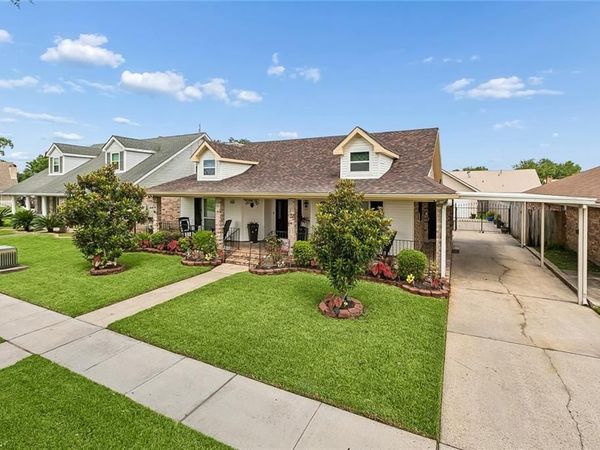 2804 MOSS Lane, Violet, LA 70092