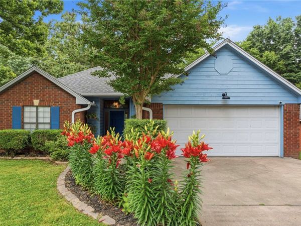 900 Willow Court , Siloam Springs, AR 72761