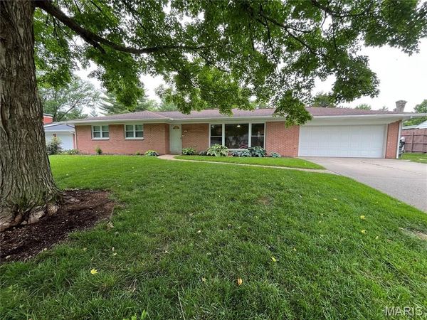 47 Carnation Drive, Belleville, IL 62221