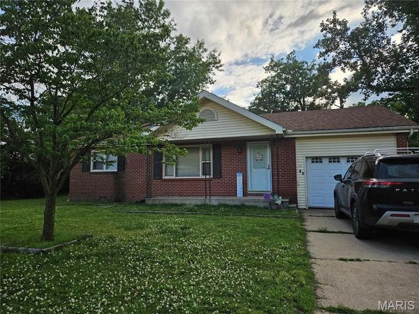 413 Illinois Avenue , Sikeston, MO 63801