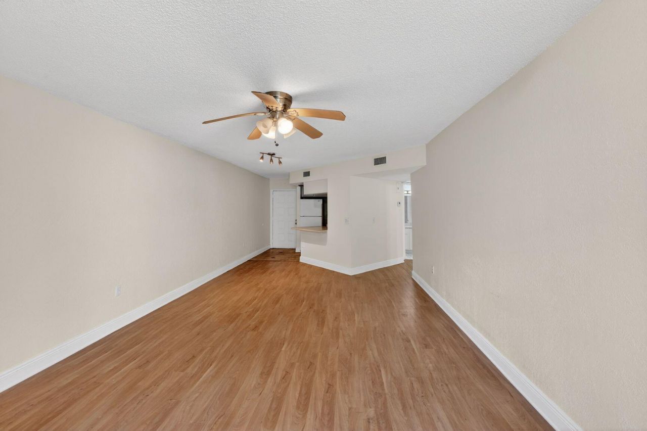 8353 Lake Drive, Unit 204, Doral, FL 33166 Photo