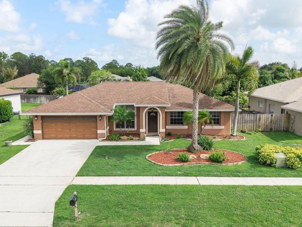 112 Laurel Way, Royal Palm Beach, FL 33411