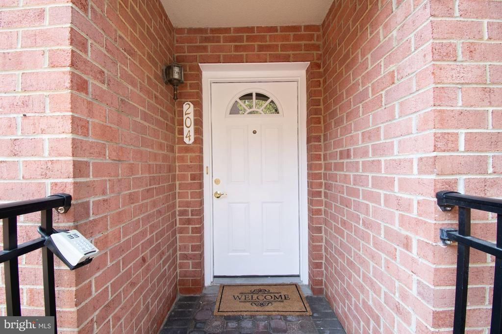 6924 Fairfax Drive, Unit 204, Arlington, VA 22213 Main Photo