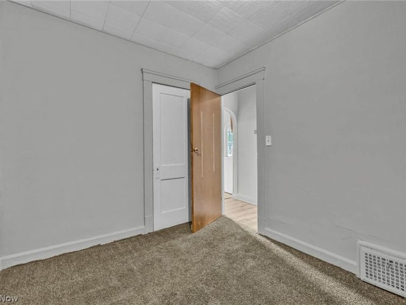 1011 East 140, Cleveland, OH 44110 Photo 16