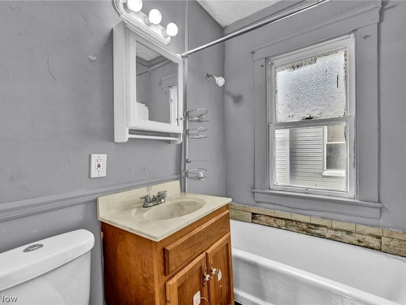1011 East 140, Cleveland, OH 44110 Photo 18