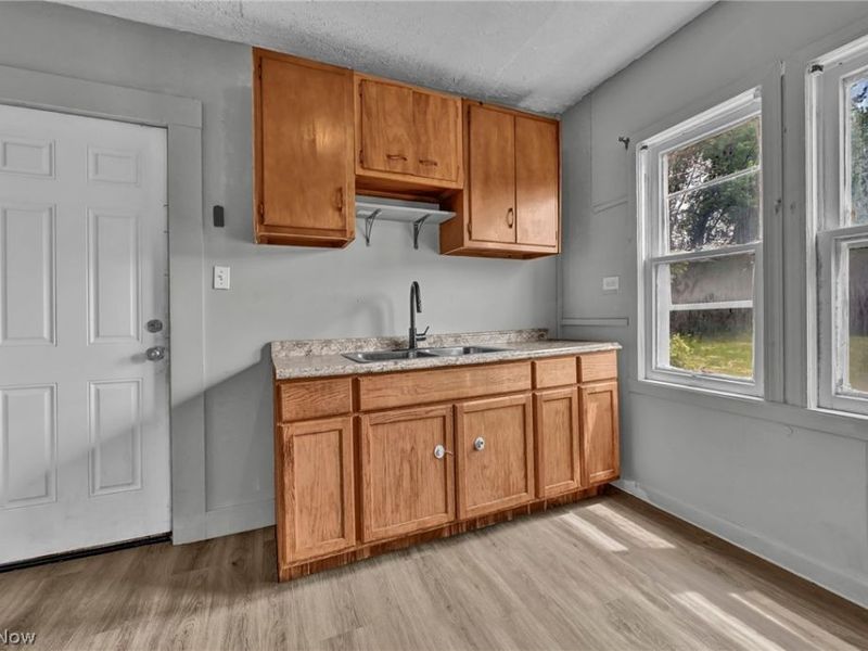1011 East 140, Cleveland, OH 44110 Photo 3