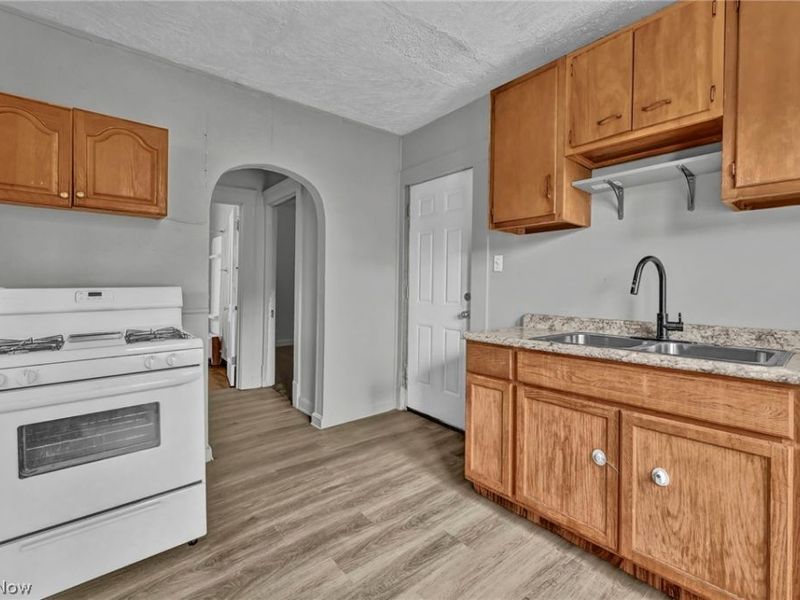 1011 East 140, Cleveland, OH 44110 Photo 4