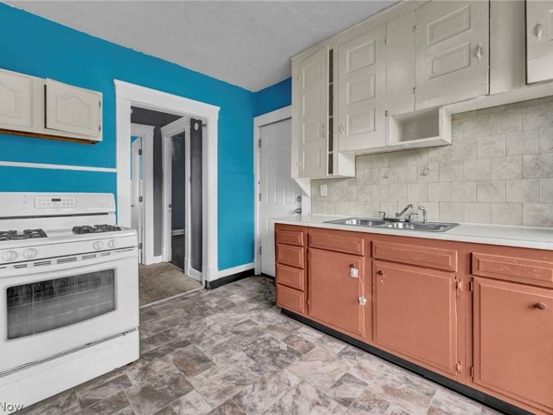 1011 East 140, Cleveland, OH 44110 Photo 5
