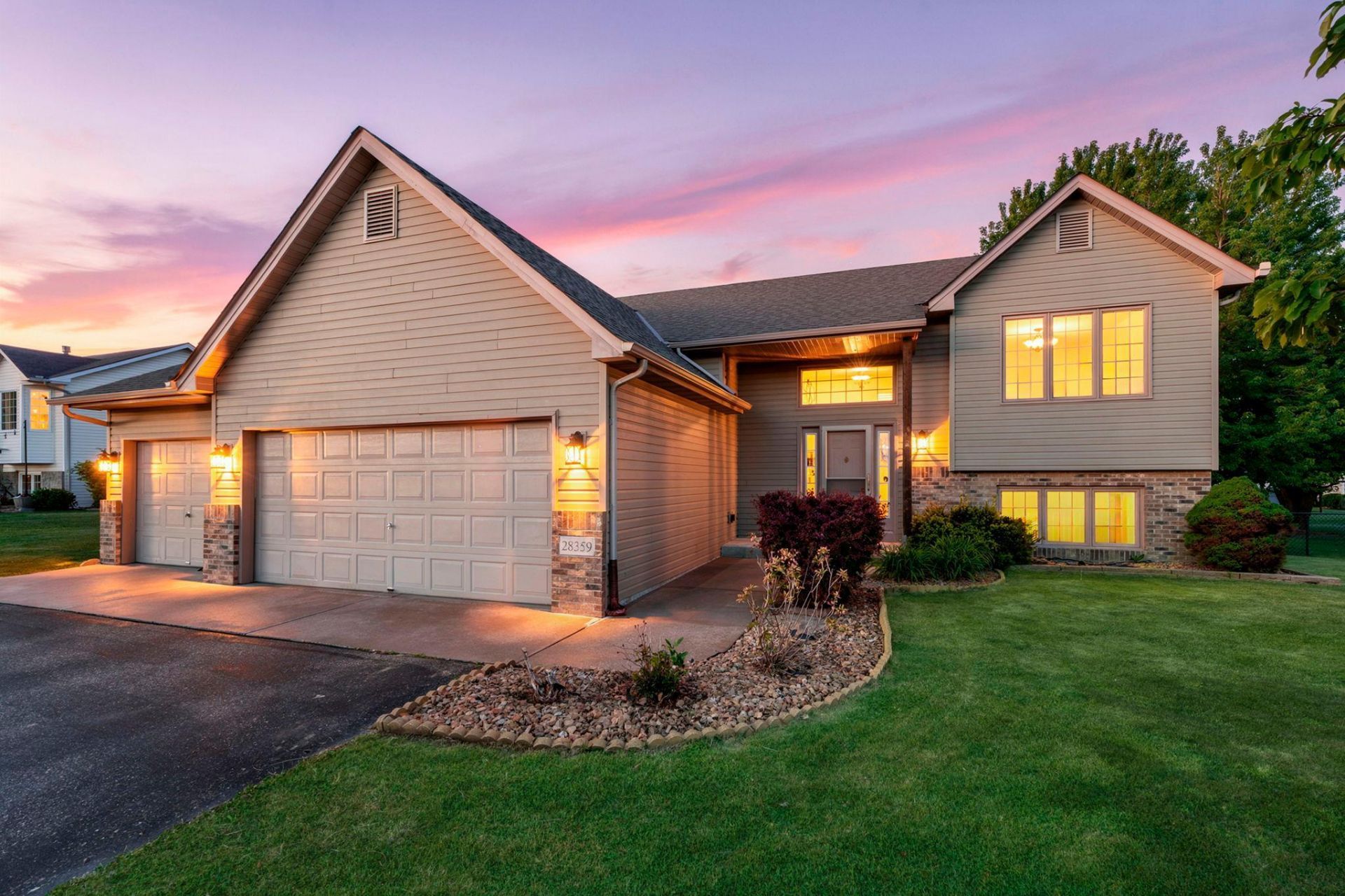 28359 Lakeside Way , Lindstrom, MN 55045