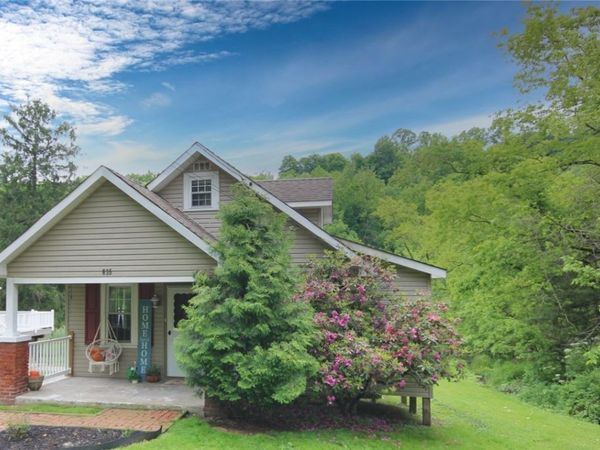695 Milltown Rd, New Kensington, PA 15068
