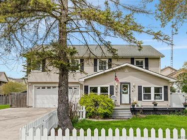 415 Leon Road , Walled Lake, MI 48390