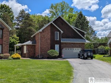 6015 Whitegate Crossing, East Amherst, NY 14051