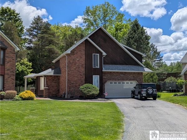 6015 Whitegate Crossing, East Amherst, NY 14051