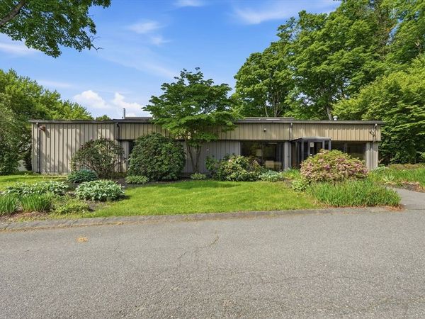 665 Amherst Rd, Sunderland, MA 01375