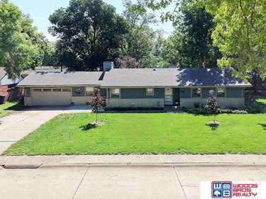 1400 Paddock Lane, Beatrice, NE 68310