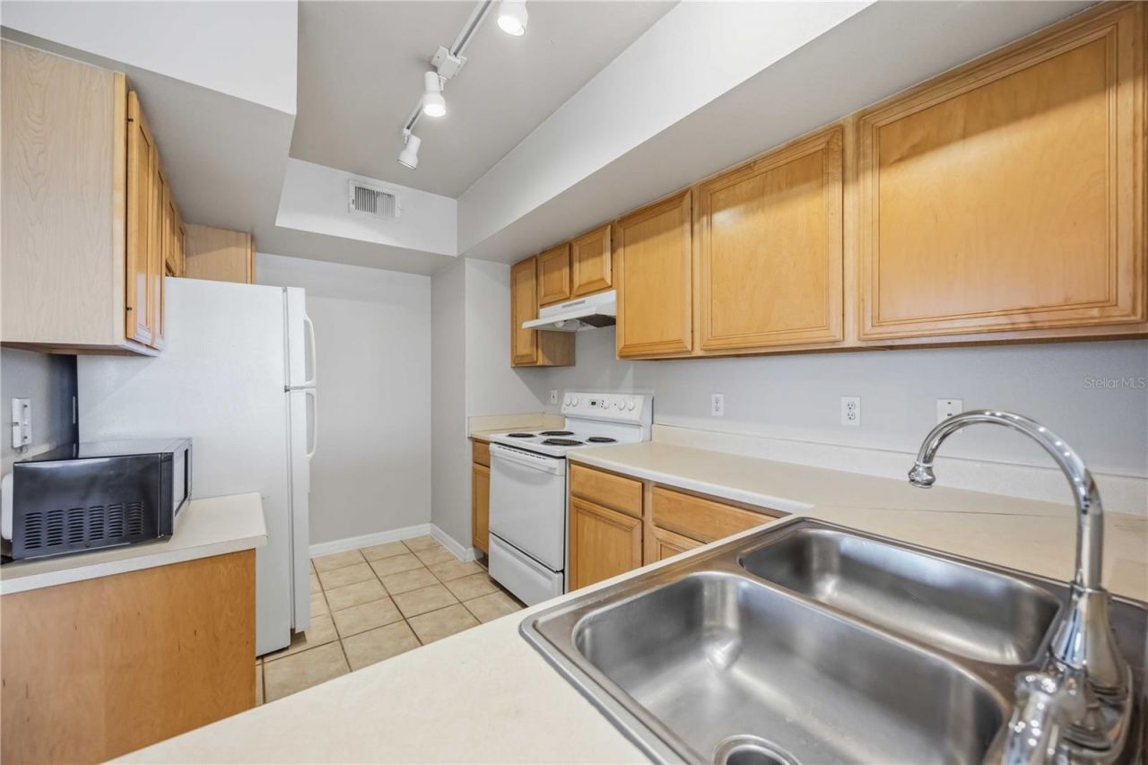 1195 Villagio Circle, Unit 208, Sarasota, FL 34237 Photo