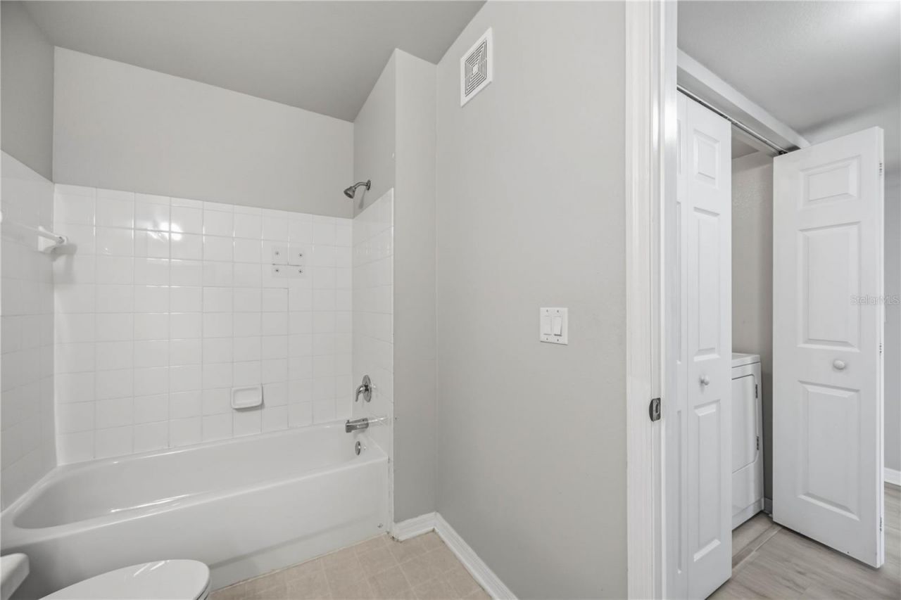 1195 Villagio Circle, Unit 208, Sarasota, FL 34237 Photo