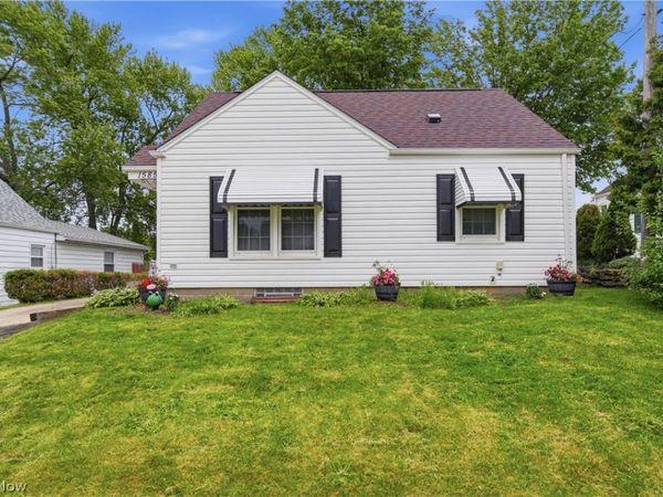 1585 Thornapple Avenue , Akron, OH 44301