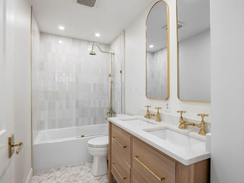 275 E Royal Forest Boulevard, Columbus, OH 43214 Photo 35