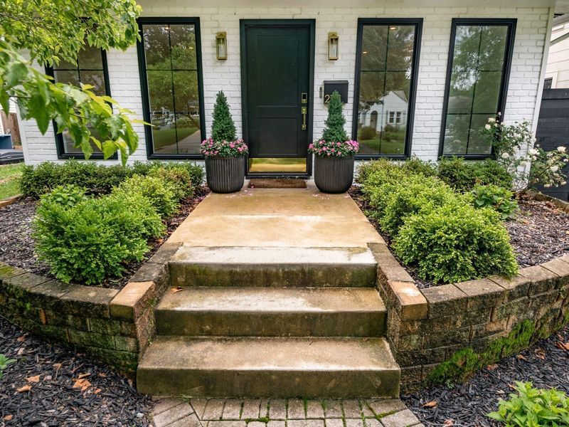 275 E Royal Forest Boulevard, Columbus, OH 43214 Photo 5
