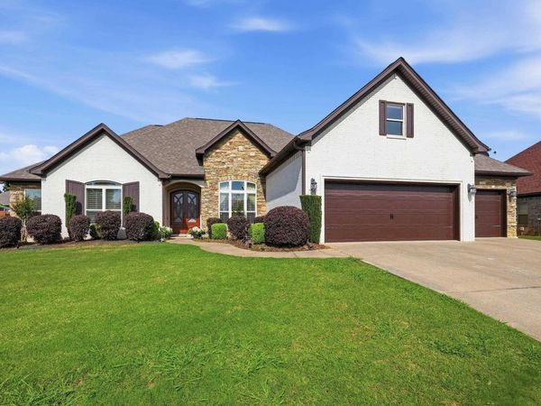 3221 Robbins Drive, Bryant, AR 72022