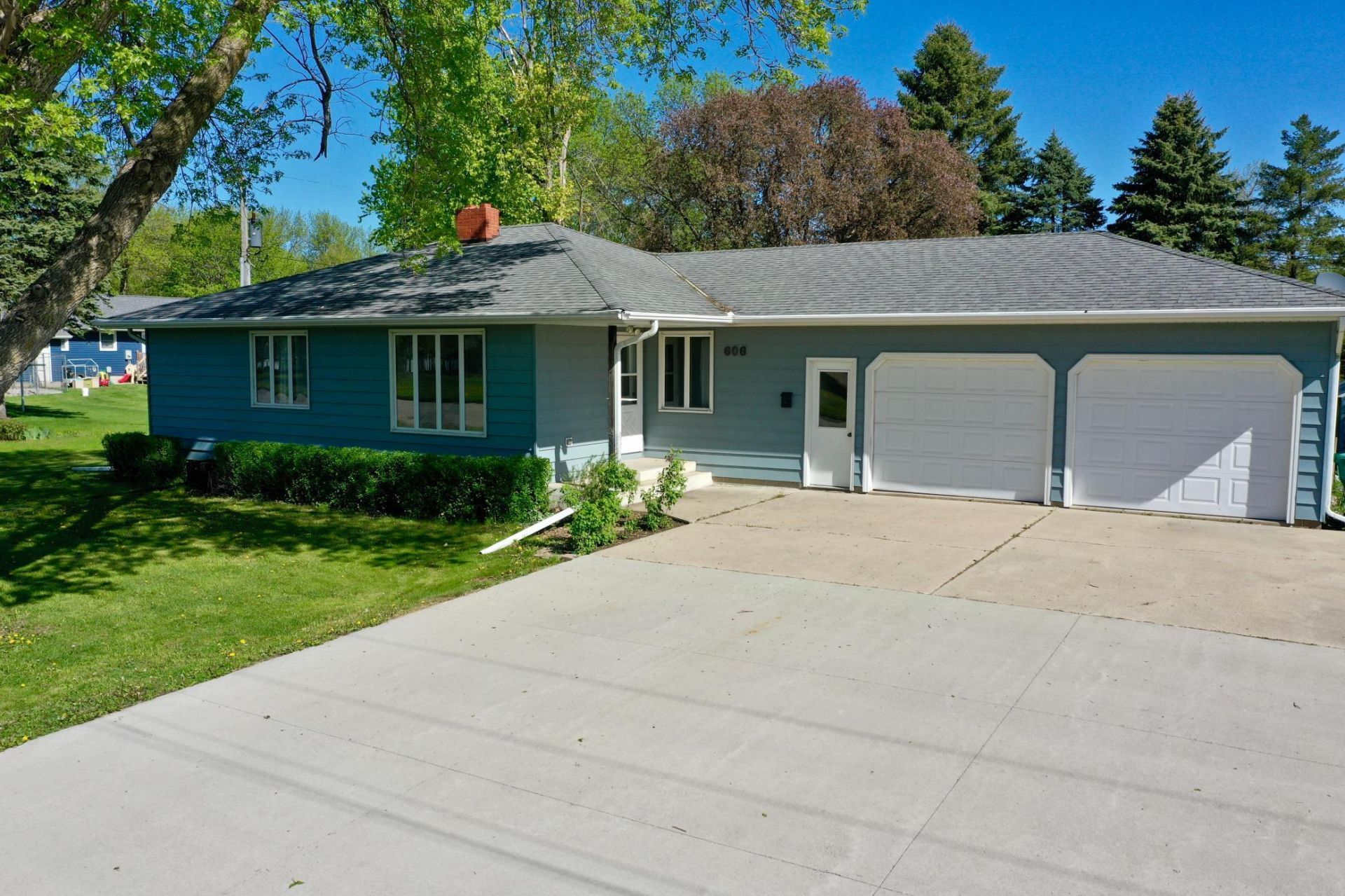 606 3rd Avenue S, Raymond, MN 56282