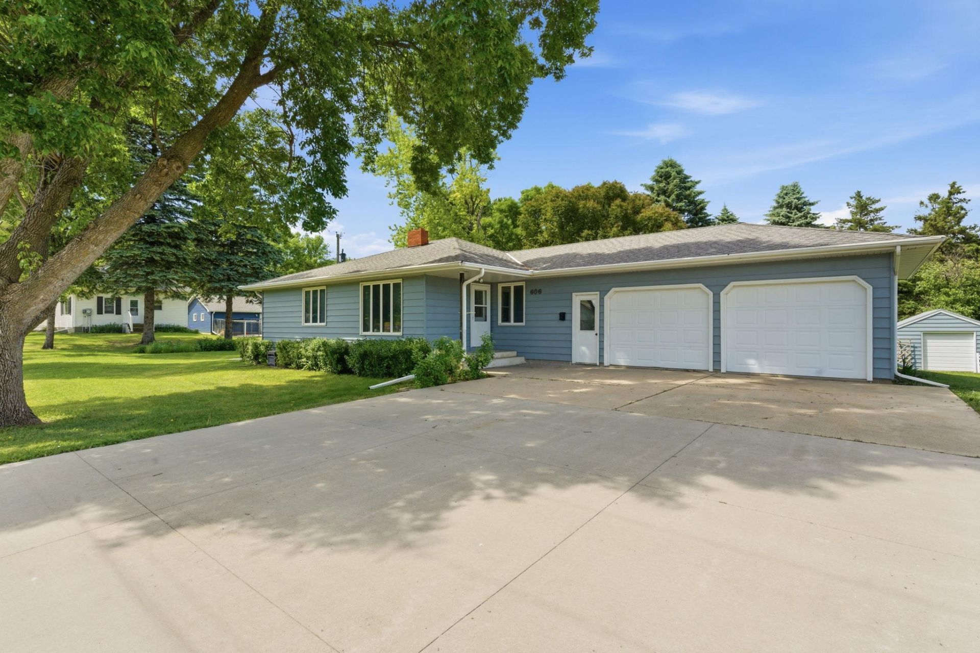 606 3rd Avenue S, Raymond, MN 56282
