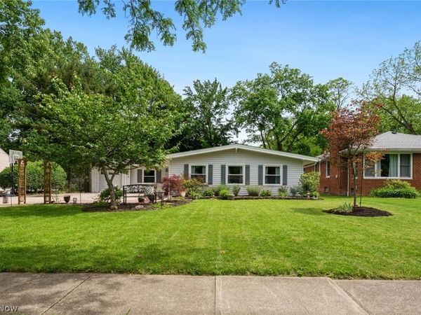 8975 Lindberg Boulevard , Olmsted Falls, OH 44138