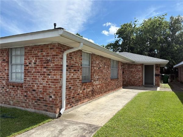 1204 AMELIA Street, Gretna, LA 70053