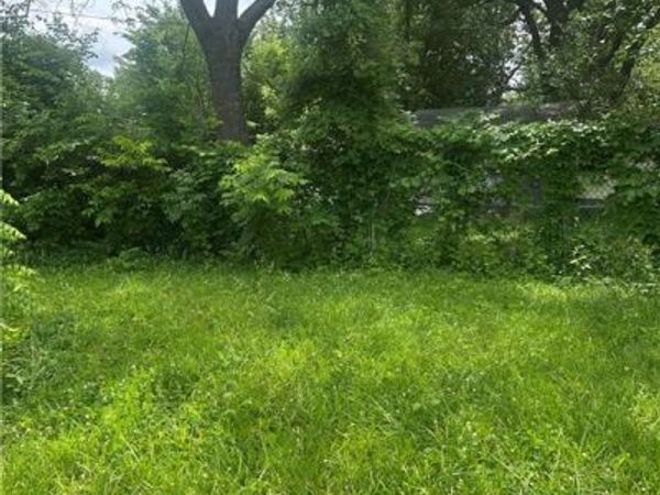 308 E 2nd Street, Pomona, KS 66076