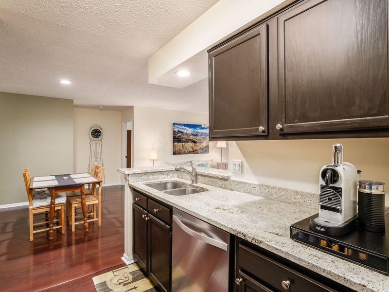 2188 Hedgerow Road, Unit 2188B, Columbus, OH 43220 Photo 11