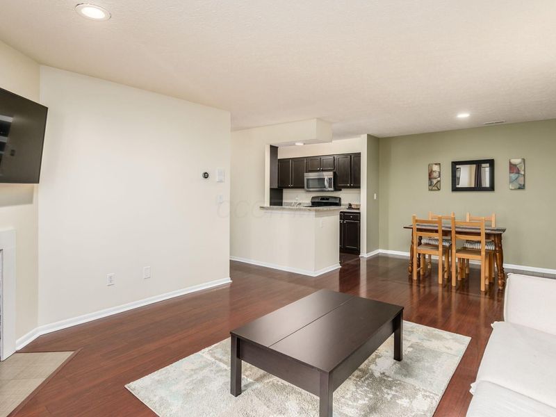 2188 Hedgerow Road, Unit 2188B, Columbus, OH 43220 Photo 4
