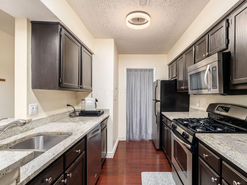 2188 Hedgerow Road, Unit 2188B, Columbus, OH 43220 Photo 8