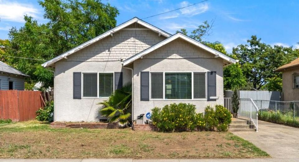4015 San Carlos Way, Sacramento, CA 95820 Photo