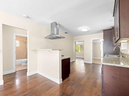 4015 San Carlos Way, Sacramento, CA 95820 Photo