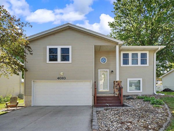 4010 Heritage Road, Cedar Falls, IA 50613