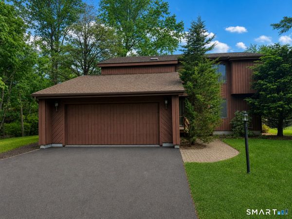 4 Taagan Point, Danbury, CT 06811