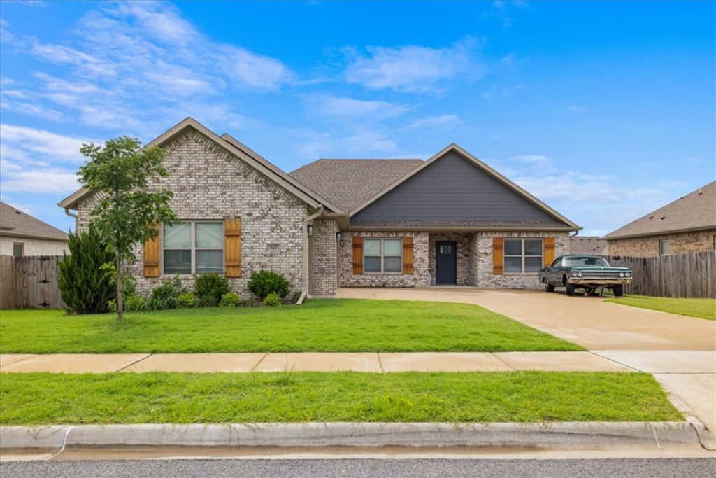 107 N Sheep Dog Avenue, Farmington, AR 72730 Main Photo