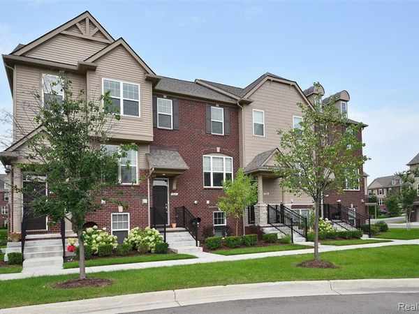 2888 Glenbar Circle, Rochester Hills, MI 48307