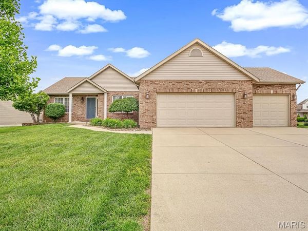 30 Meadowbrooke Drive , Troy, IL 62294