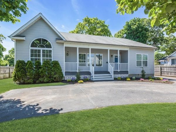 2 Lincoln Avenue, Islip Terrace, NY 11752