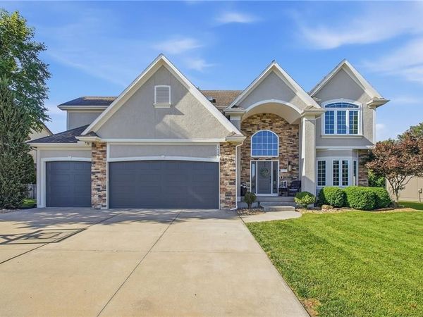 1625 NE Shadow Valley Drive, Lee's Summit, MO 64064